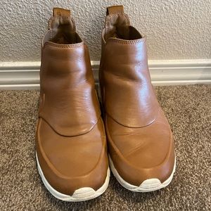 Size 8.5 brown Nike Women’s Air Max Thea